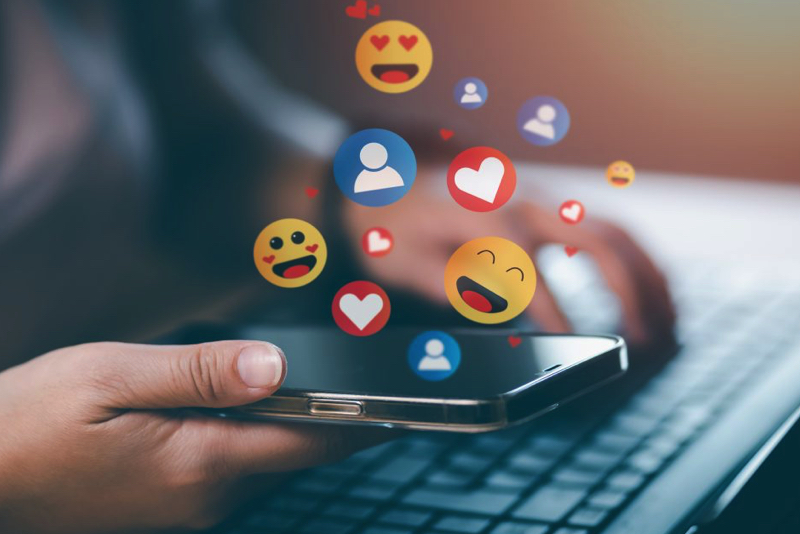 Menguasai Percakapan Digital: Strategi Mengelola Opini Publik di Media Sosial dan Peran Strategis RajaKomen.com