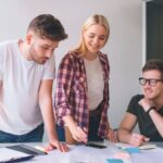 Blogger Review Produk: Strategi Promosi Digital yang Efektif untuk Meningkatkan Kepercayaan Konsumen